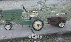 1950-70's VINTAGE JOHN DEERE 520 ERTL CHILD'S PEDAL TRACTOR WITH TRACTO