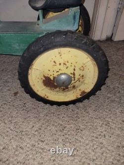 Antique Vintage John Deer Kids Tractor With Pedals And Hitch Pre 1970's