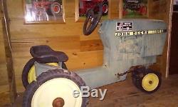 Ertl 1952 John Deer 520 Pedal Tractor Vintage Collectable metal Pedal Car Toy