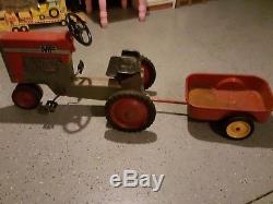 Massey Ferguson Vintage 50's Child's Ride-On Pedal Tractor & Trailer #1100 ERTL