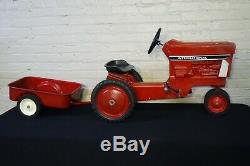RARE VTG 1970's ERTL Farmall Pedal Tractor & Trailer Model 404, Black Stripe