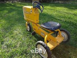 VINTAGE 1950s PEDAL TRACTOR CUB IH FARMALL RARE BARN FIND TOY 1 of a Kind