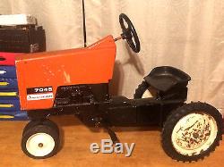 VINTAGE ALLIS CHALMERS ERTL TOY PEDAL TRACTOR 7045 MODEL A 64