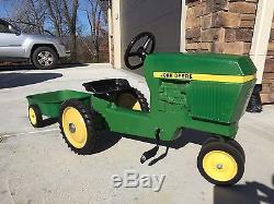 VINTAGE ALL ORIGINAL JOHN DEERE 520 ERTL CHILD'S PEDAL TRACTOR WITH TRAILER