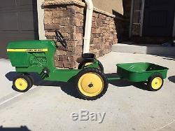 VINTAGE ALL ORIGINAL JOHN DEERE 520 ERTL CHILD'S PEDAL TRACTOR WITH TRAILER