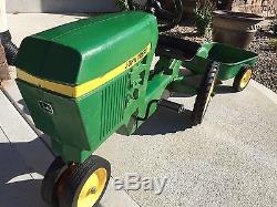 VINTAGE ALL ORIGINAL JOHN DEERE 520 ERTL CHILD'S PEDAL TRACTOR WITH TRAILER