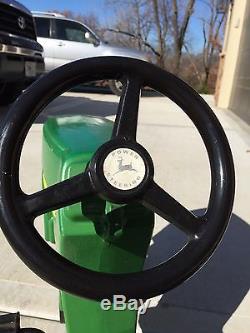 VINTAGE ALL ORIGINAL JOHN DEERE 520 ERTL CHILD'S PEDAL TRACTOR WITH TRAILER