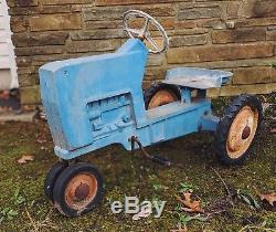 VINTAGE ERTL CO. FORD TW-5/TW-20 BLUE PEDAL TRACTOR MODEL NO F-68 Aluminum Body