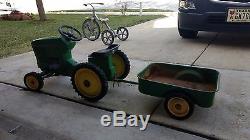 VINTAGE JOHN DEERE PEDAL TRACTOR withCART KIDS RIDE ON TOY CAR PEDDLE