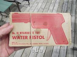 VINTAGE ORIGINAL 1940's WYANDOTTE TOY WATER PISTOL #18 SQUIRT GUN NOT A CAP GUN