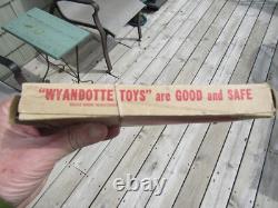 VINTAGE ORIGINAL 1940's WYANDOTTE TOY WATER PISTOL #18 SQUIRT GUN NOT A CAP GUN
