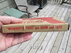 VINTAGE ORIGINAL 1940's WYANDOTTE TOY WATER PISTOL #18 SQUIRT GUN NOT A CAP GUN