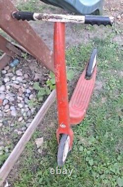 VINTAGE TOY KIDS SCOOTER HARD RUBBER TIRES & FOLD DOWN KICK STAND 28 x 30 x 4 in