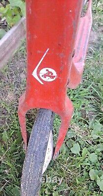 VINTAGE TOY KIDS SCOOTER HARD RUBBER TIRES & FOLD DOWN KICK STAND 28 x 30 x 4 in