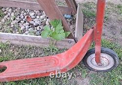 VINTAGE TOY KIDS SCOOTER HARD RUBBER TIRES & FOLD DOWN KICK STAND 28 x 30 x 4 in