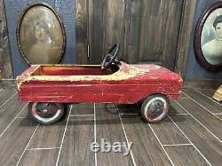 Vintage 1950s AMF Pacer Metal Pedal Car Automobile Collectable