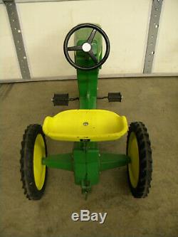 Vintage 70's JOHN DEERE Child Pedal Tractor ERTL Model 520 (Chain Drive/Metal)