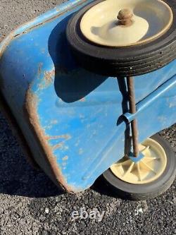 Vintage Blue Ford 8000 Pedal Car Tractor ERTL F68 With trailer All Original