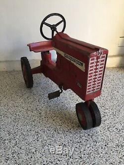 Vintage ERTL International Harvester Farmall 826 Childs Pedal Tractor USA