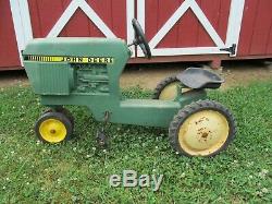 Vintage ERTL John Deere 520 Pedal Tractor