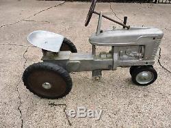 Vintage Eska IH Farmall Mid Size M High Post Closed Grill Pedal Tractor RARE