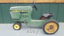 Vintage John Deere ERTL Model No. 520 Pedal Toy Tractor Original Cast Aluminum