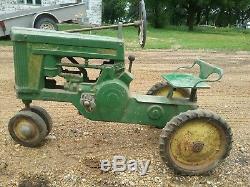 Vintage John Deere pedal tractor. Model 60. Classic. Great original condition