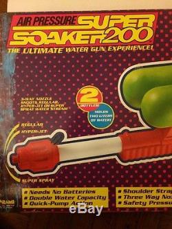Vintage Larami 1990 Super Soaker 200 Squirt Water Gun w Shoulder Strap Brand New