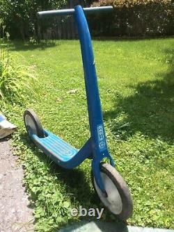 Vintage Raoio Antique Blue 2-Wheel Scooter