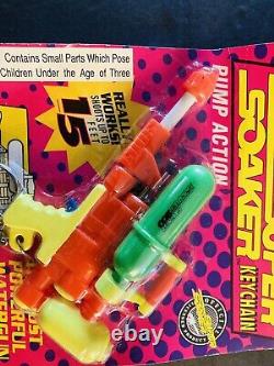 Vintage Super Soaker 200 Pump Action Keychain 1993 Works Basic Fun 4.5 NEW TOY