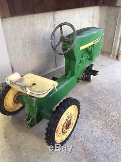 Vintage USA Ertl John Deere 520 Ride On Pedal Car Tractornice Condition