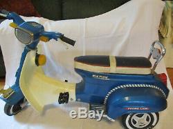 Vintage Young Lion Mini Scooter Peddle Toy, Vespa Style